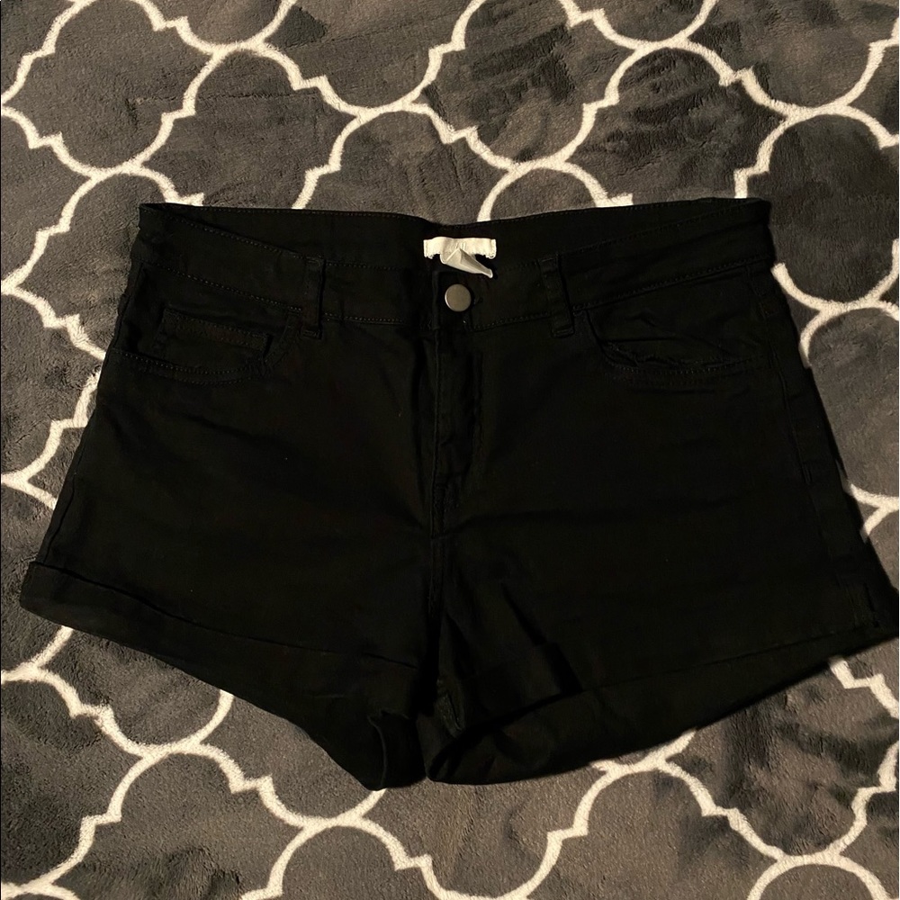 Size 8 Black H&M Shorts